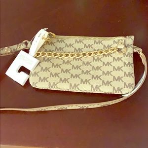 Brand New!! Fanny Pack with Pull